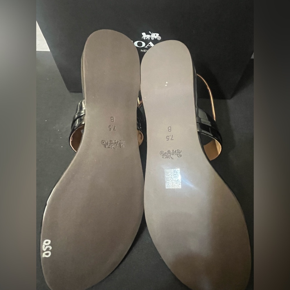 🛍️NIB Coach Black Sandals with Gold Details - Size 7.5 - Picture 4 of 7